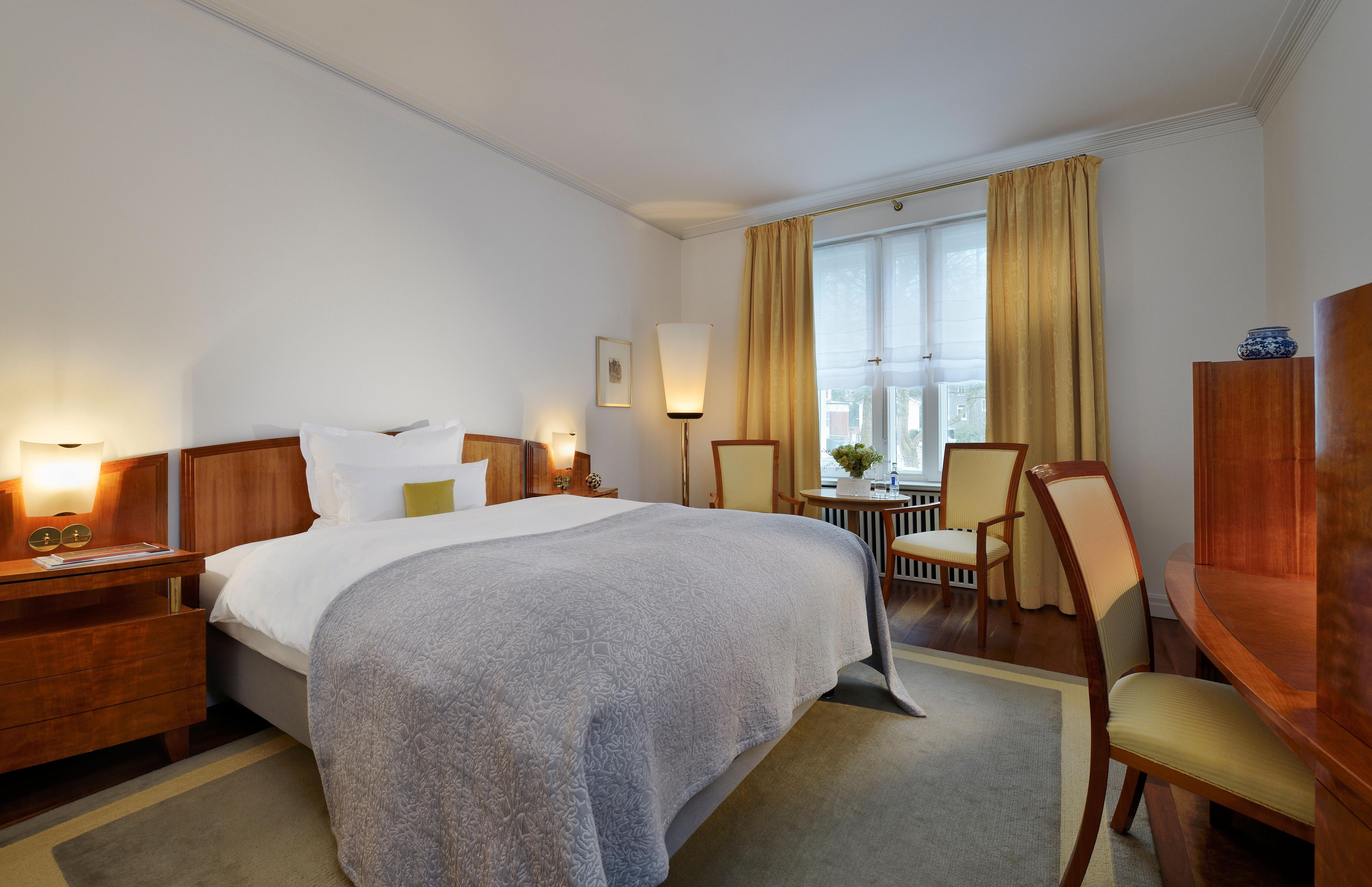 Hotel Louis C. Jacob Hamburg Exterior photo A room at the Hotel Axelmannstein