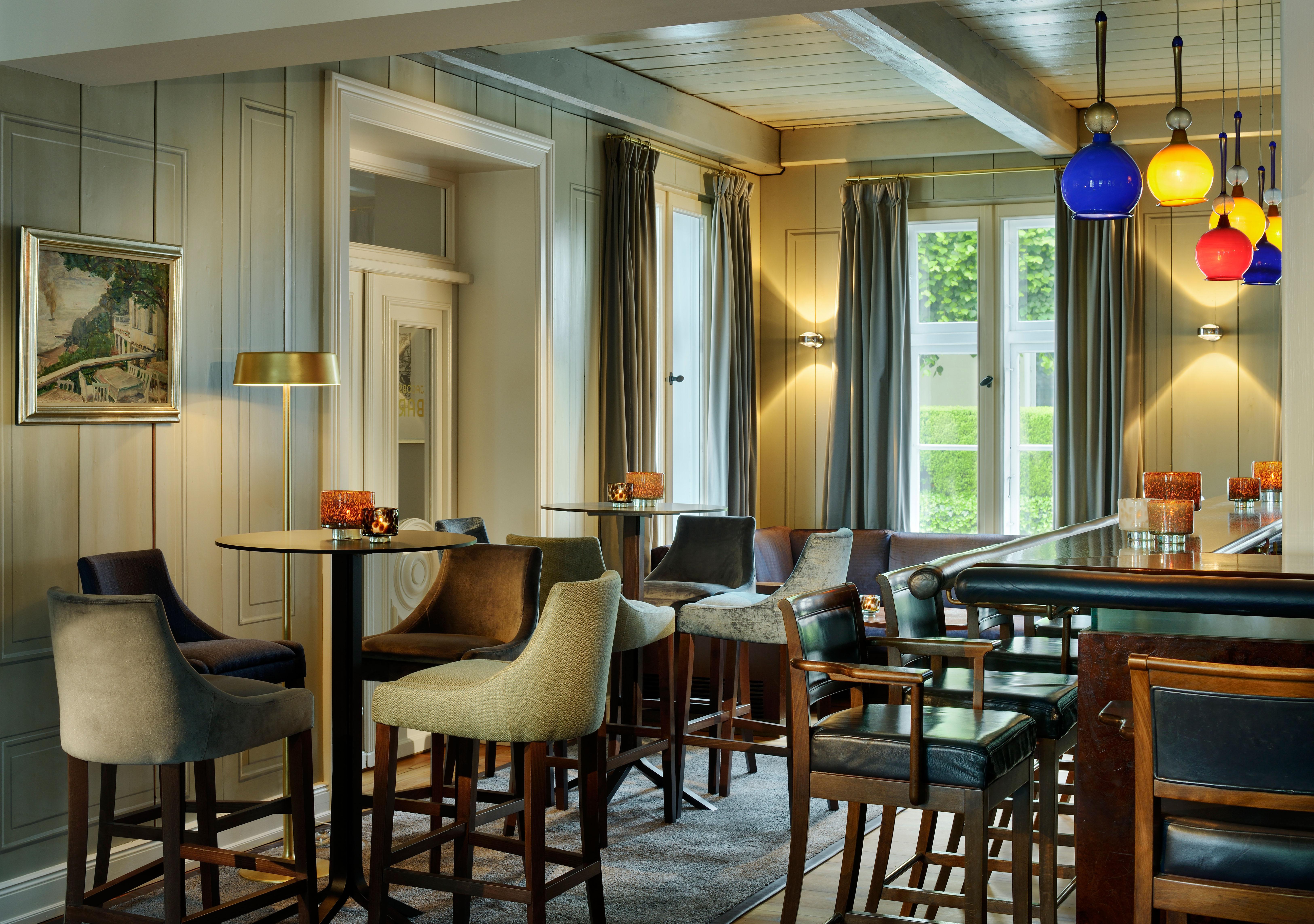 Hotel Louis C. Jacob Hamburg Exterior photo The bar at the hotel
