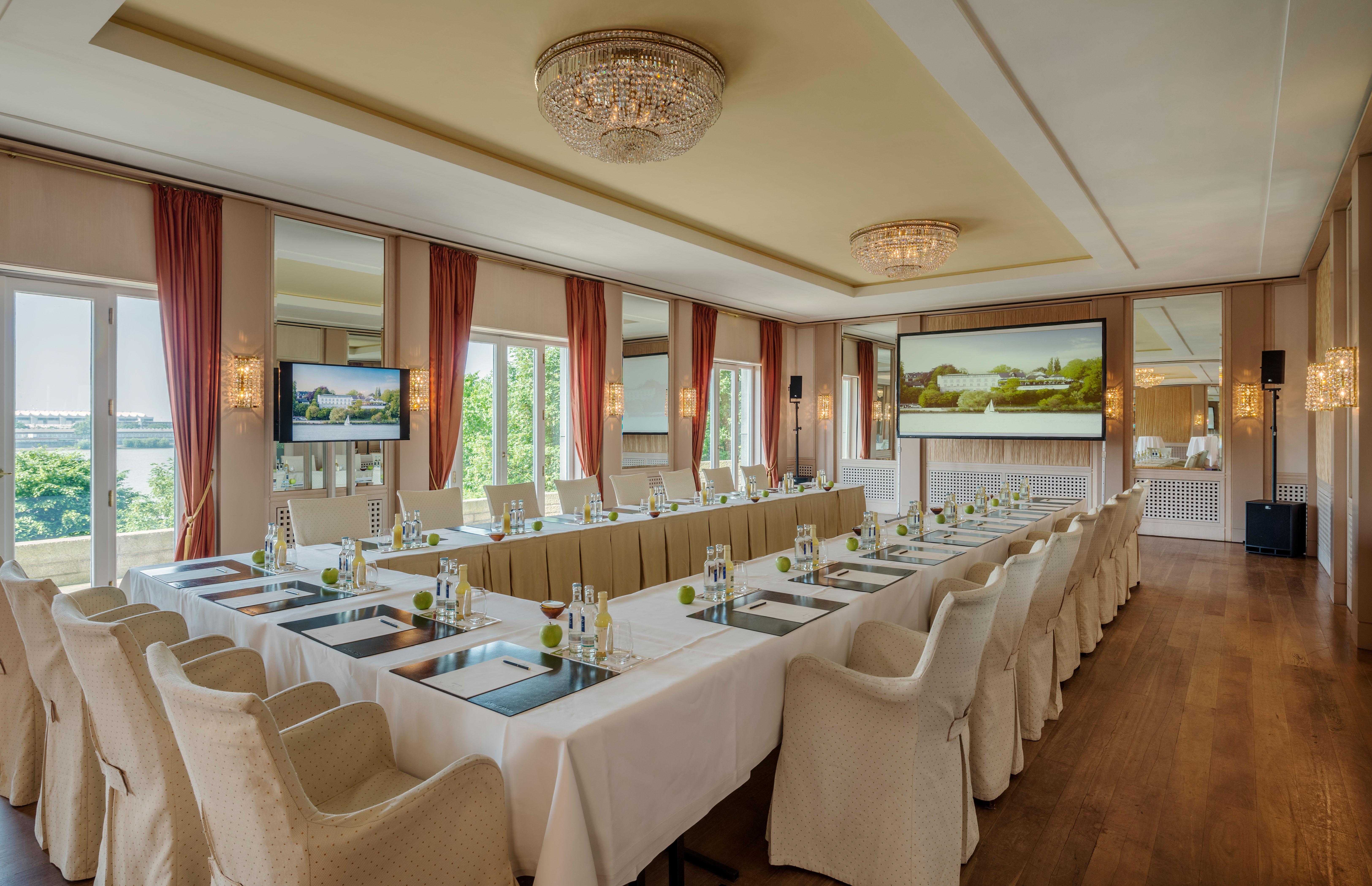 Hotel Louis C. Jacob Hamburg Exterior photo The meeting room
