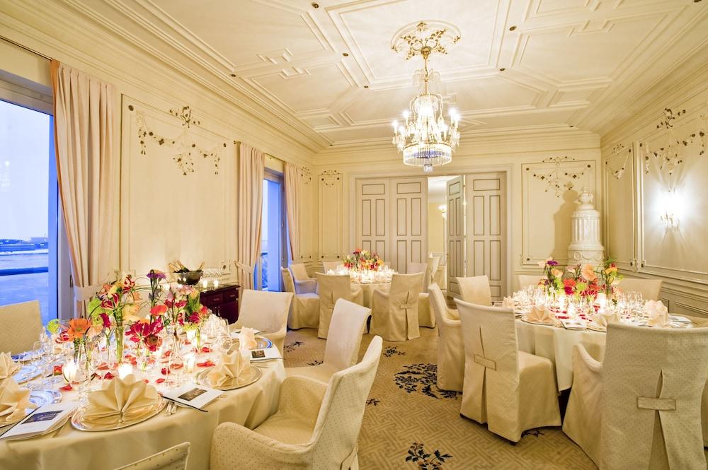Hotel Louis C. Jacob Hamburg Exterior photo The ballroom at the Four Seasons Hotel