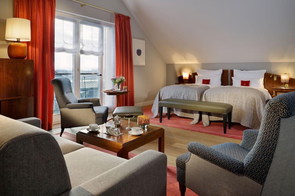 Hotel Louis C. Jacob Hamburg Exterior photo A suite at the Hotel Axelmannstein