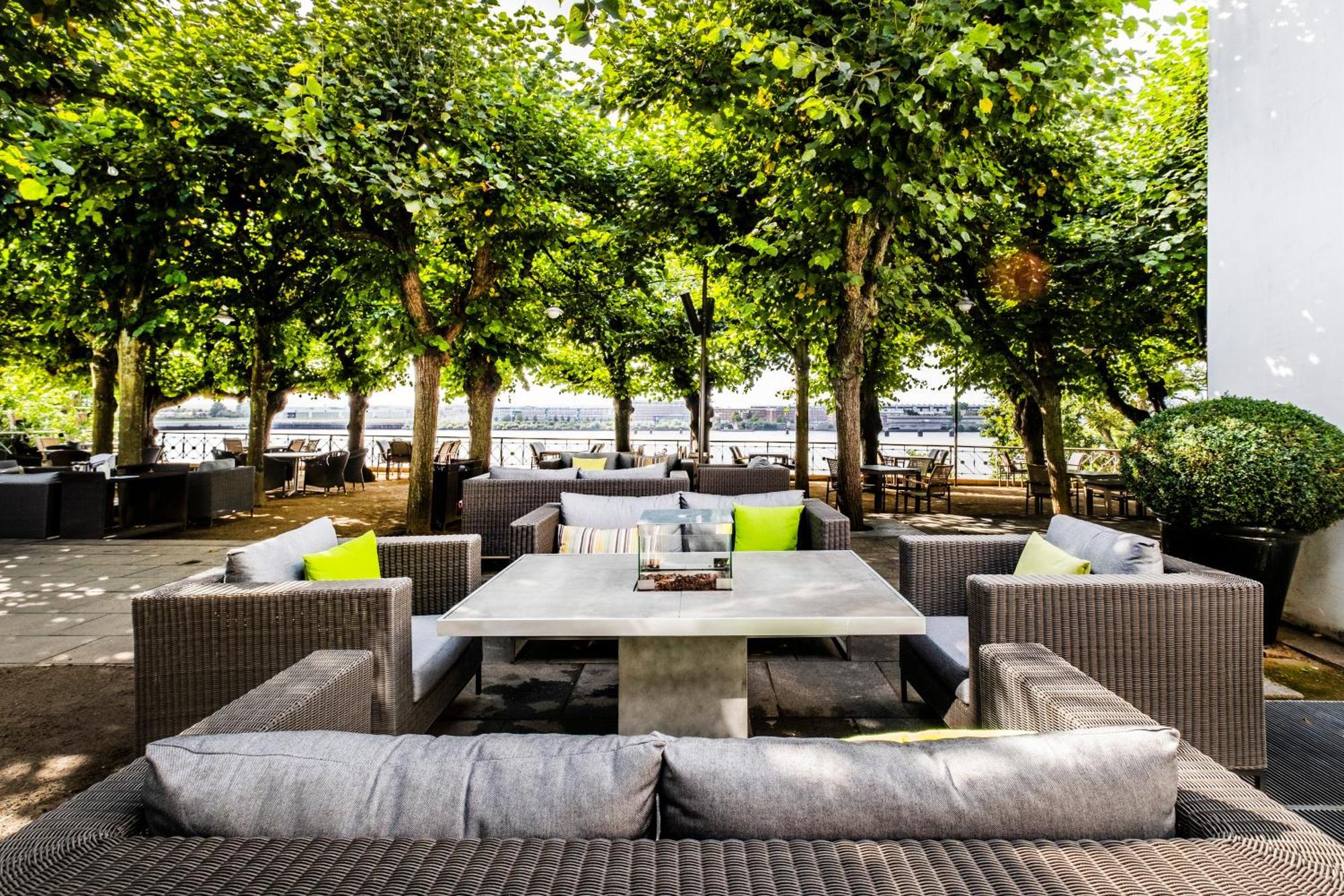 Hotel Louis C. Jacob Hamburg Exterior photo The River Café
