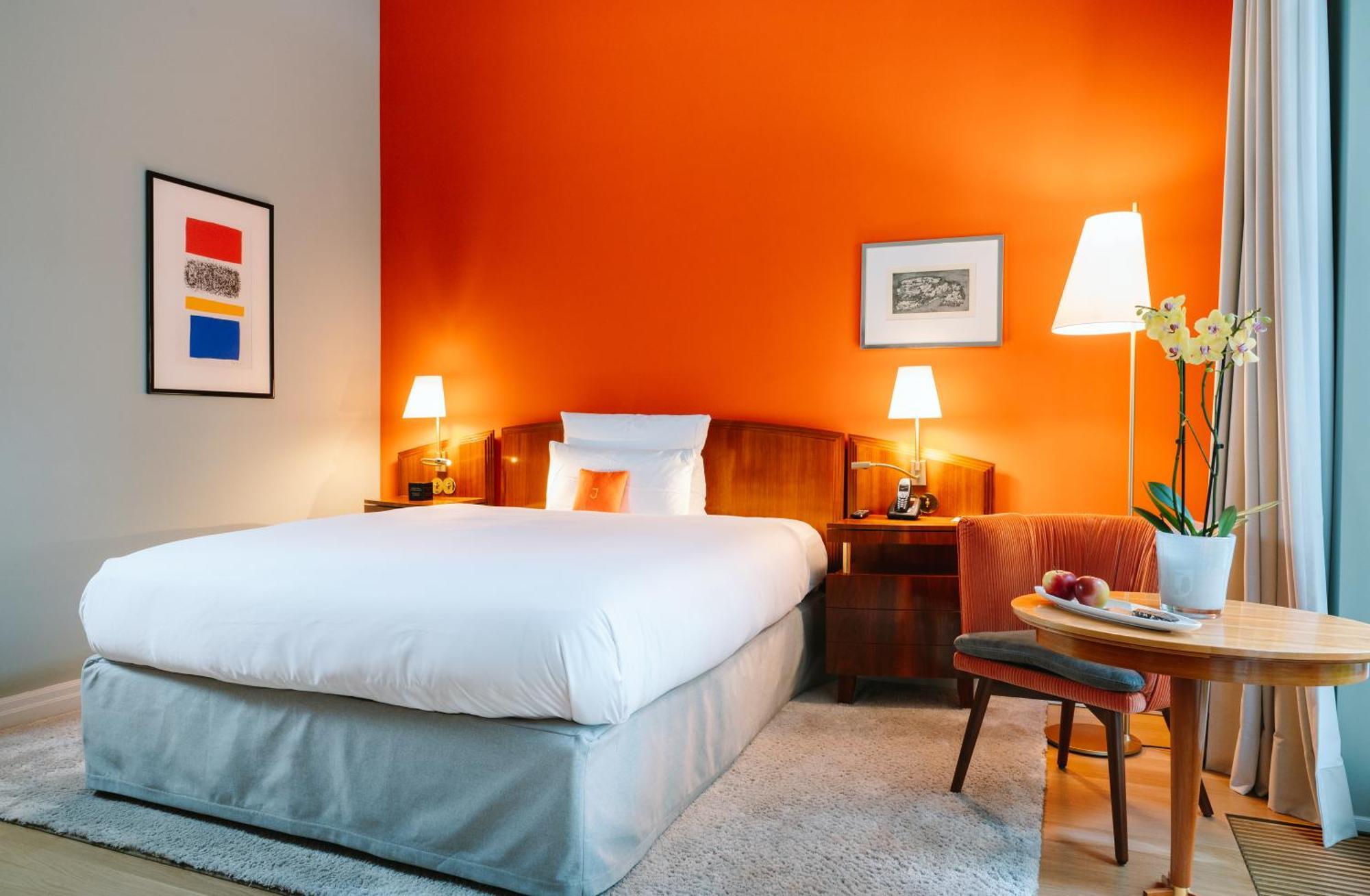 Hotel Louis C. Jacob Hamburg Exterior photo A room at the hotel